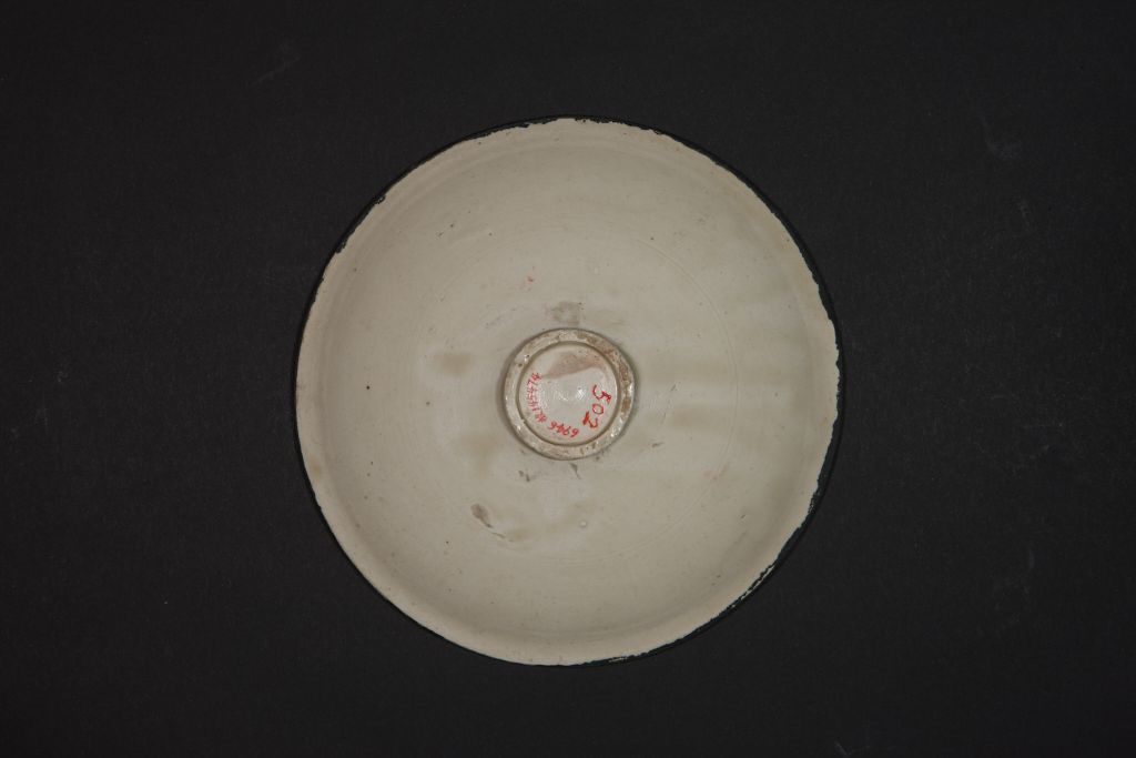 图片[3]-Dingyao white glaze printing bamboo bowl with tangled branches and chrysanthemum pattern-China Archive